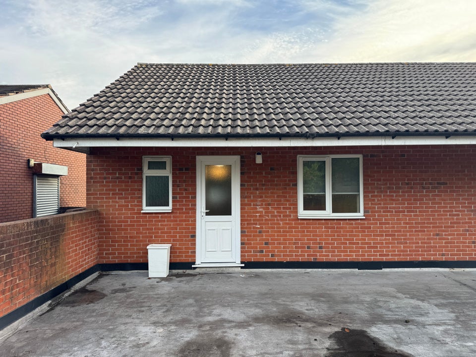 Flat Castle Street in Coseley