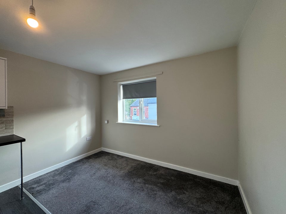 Flat Castle Street in Coseley