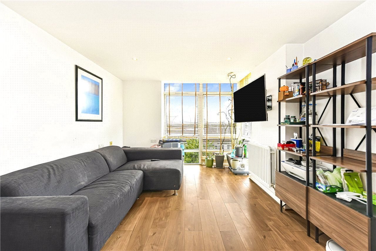 Flat Cassilis Road in Greater London