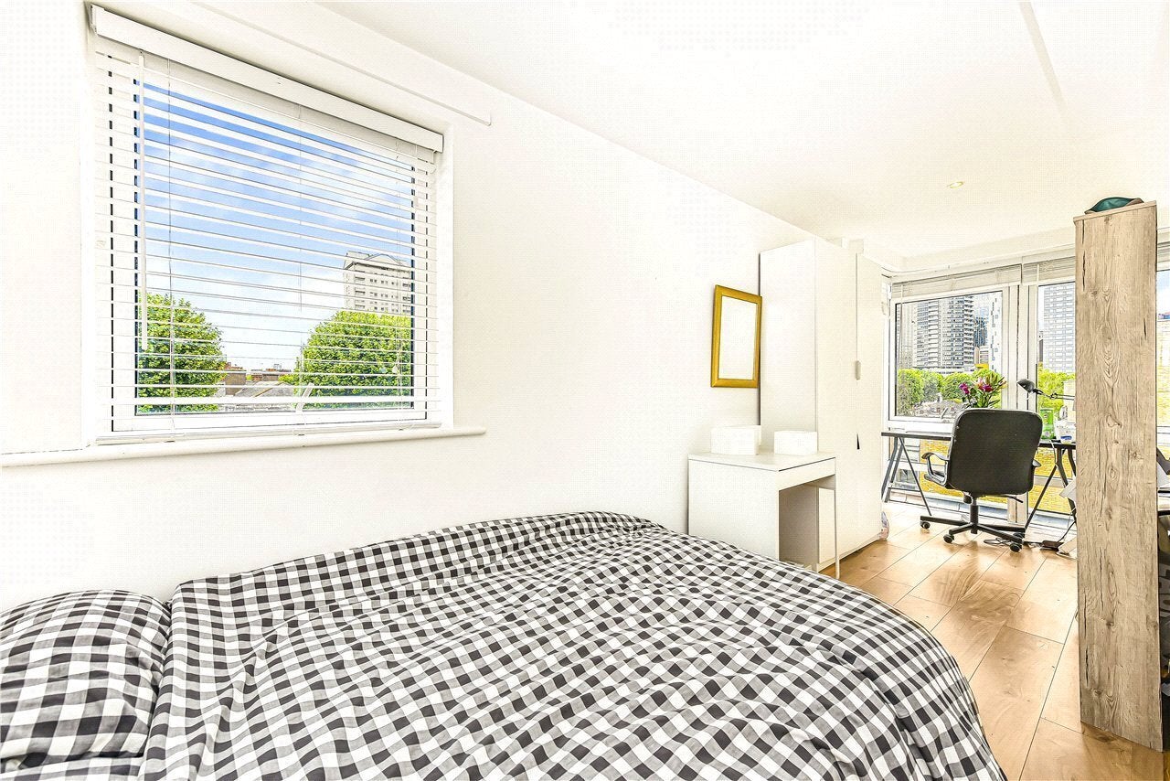 Flat Cassilis Road in Greater London