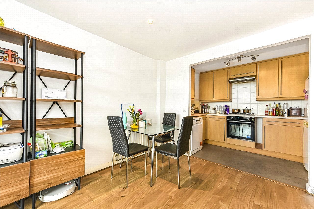 Flat Cassilis Road in Greater London