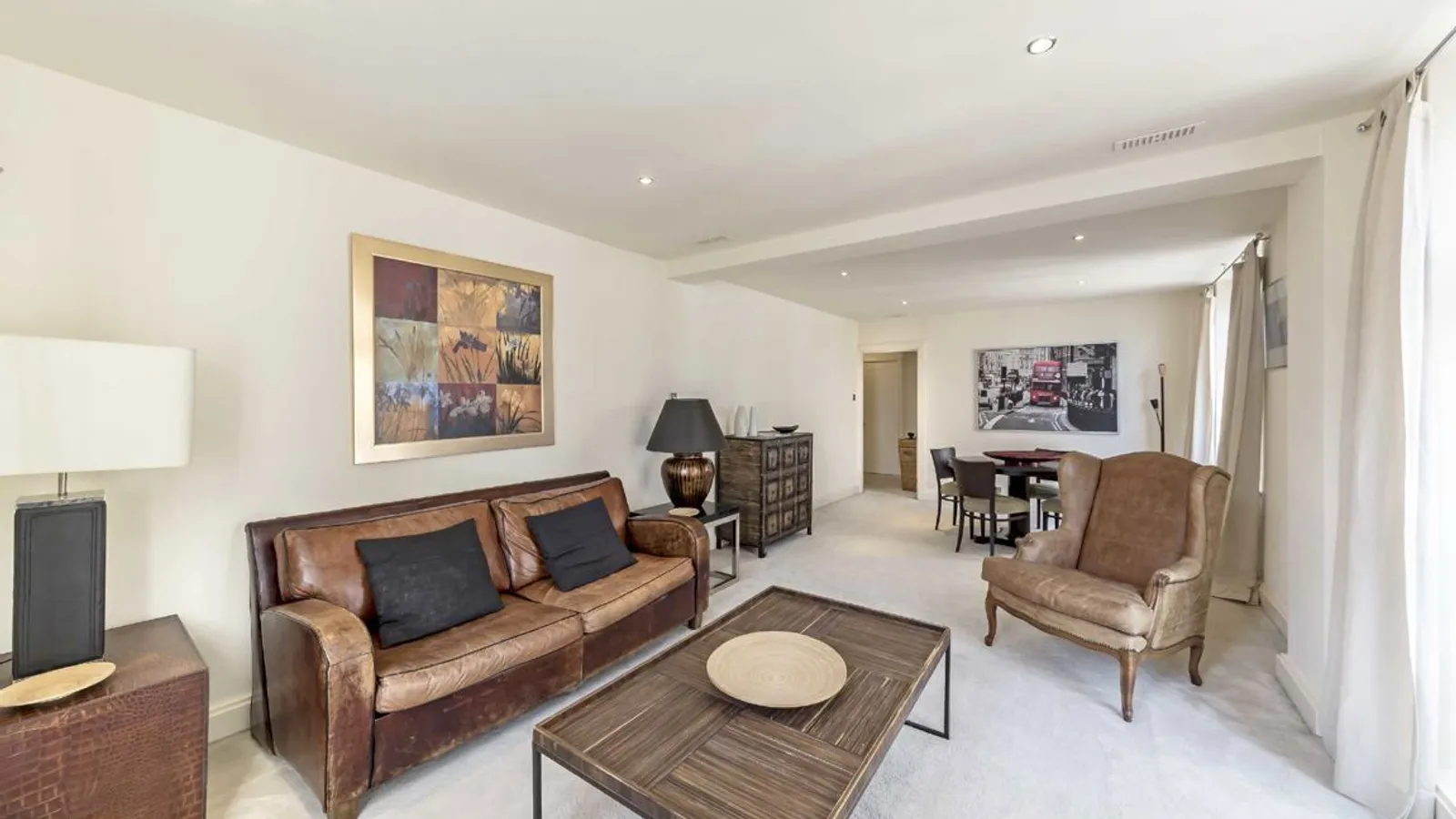 Flat Hertford Street in City of Westminster