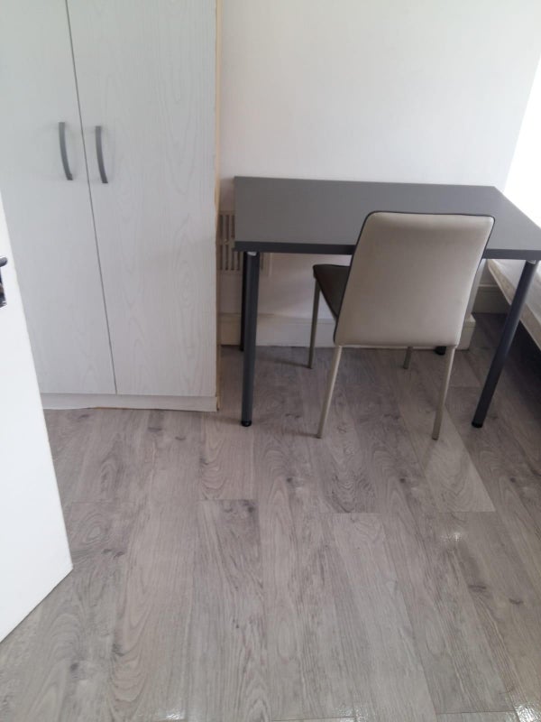 Room Goldhawk Road in Greater London