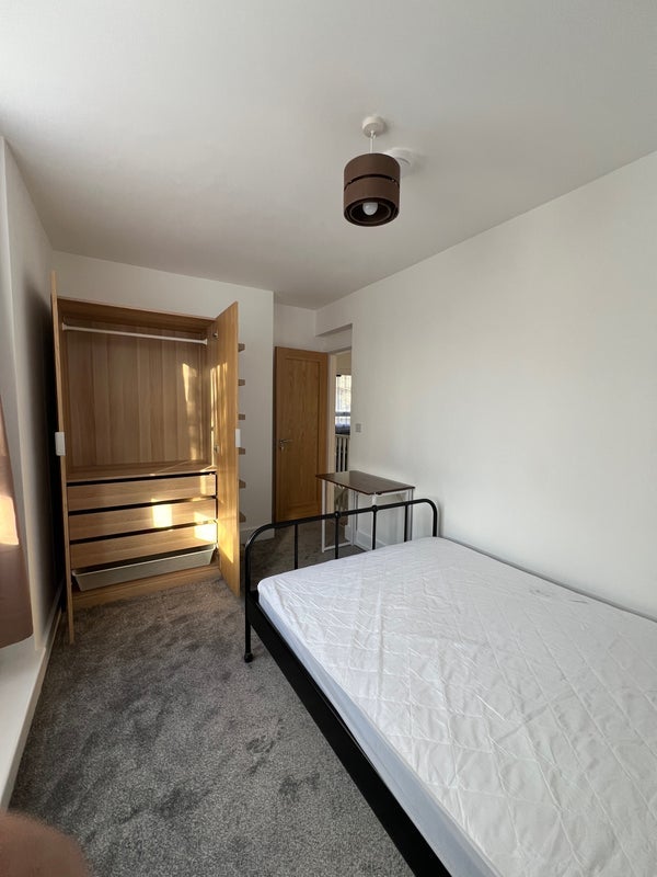 Room Robert Street in Greater London