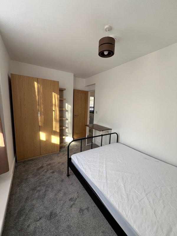 Room Robert Street in Greater London
