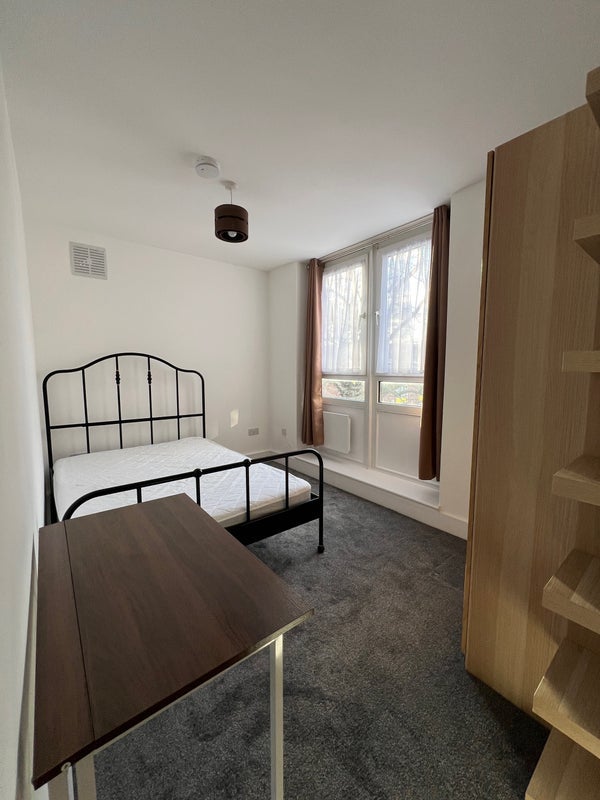 Room Robert Street in Greater London