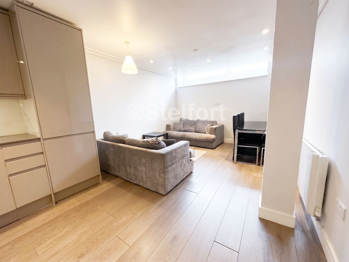 Flat Hornsey Road in Greater London