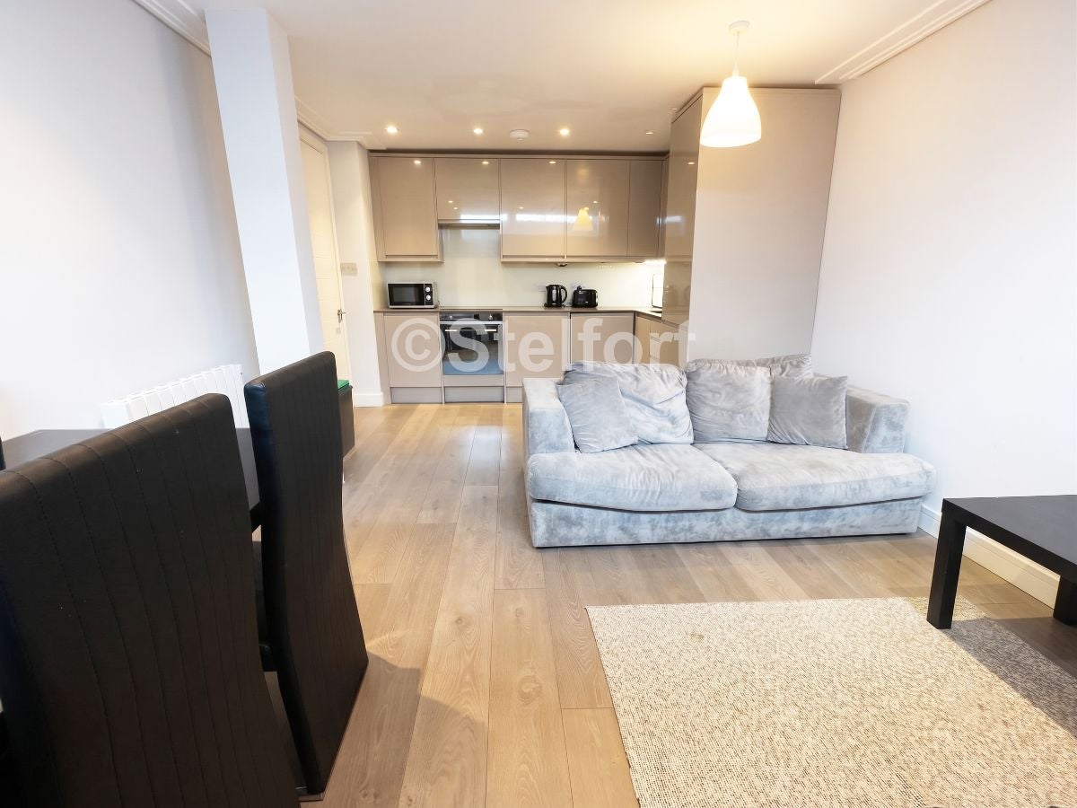 Flat Hornsey Road in Greater London
