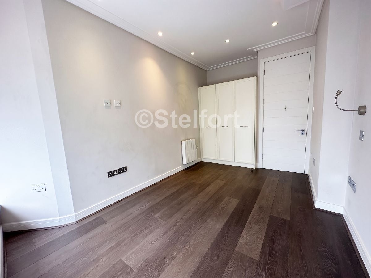 Flat Hornsey Road in Greater London