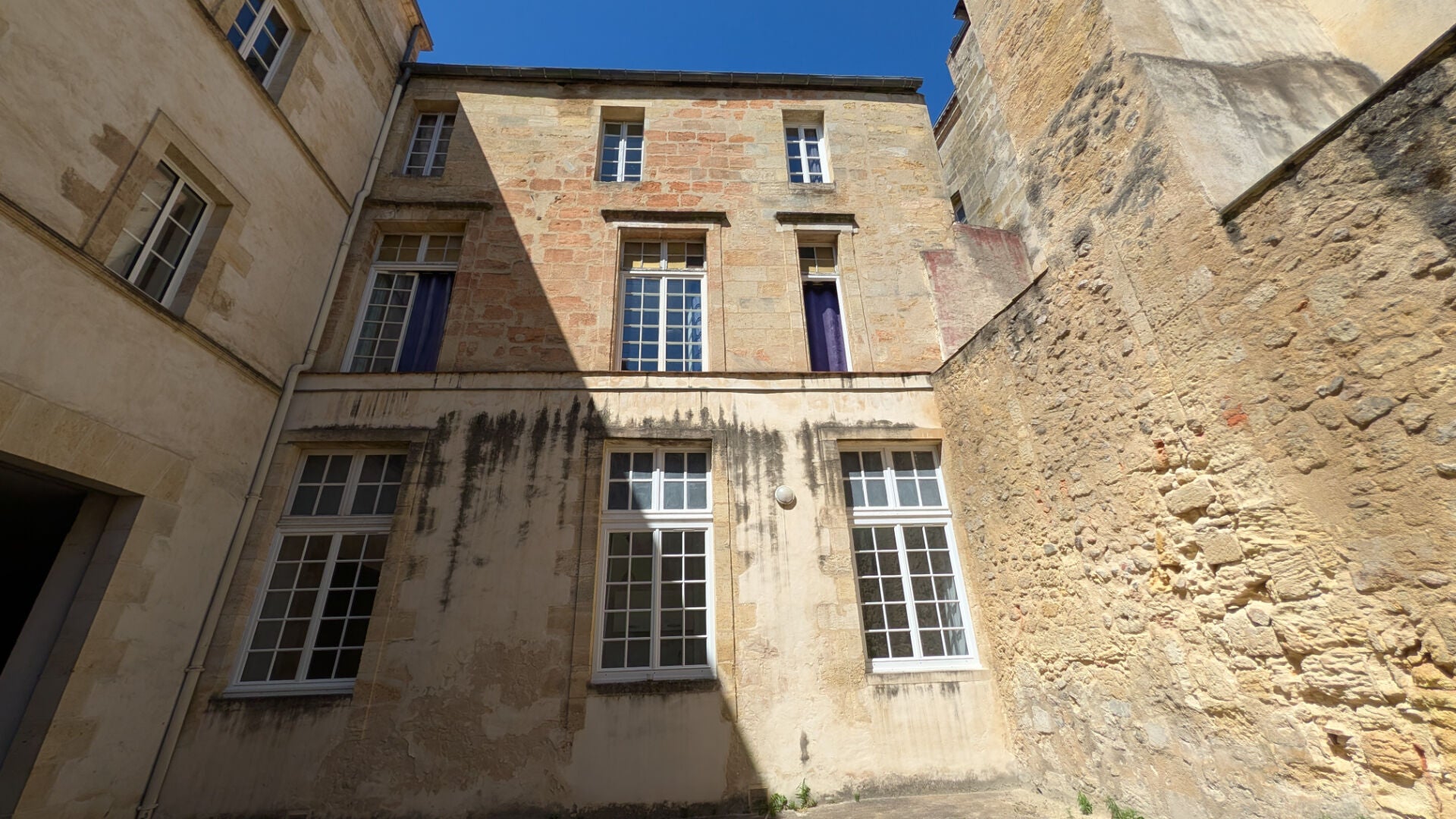 Flat Place Camille Jullian in Bordeaux