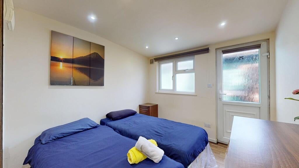 Flat Chatsworth Road in Greater London