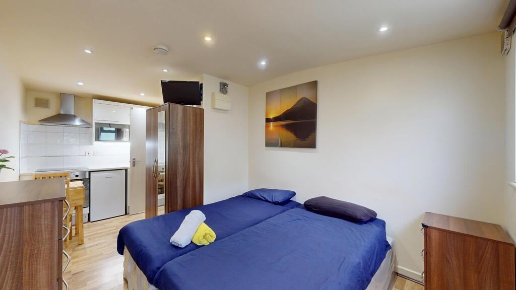 Flat Chatsworth Road in Greater London