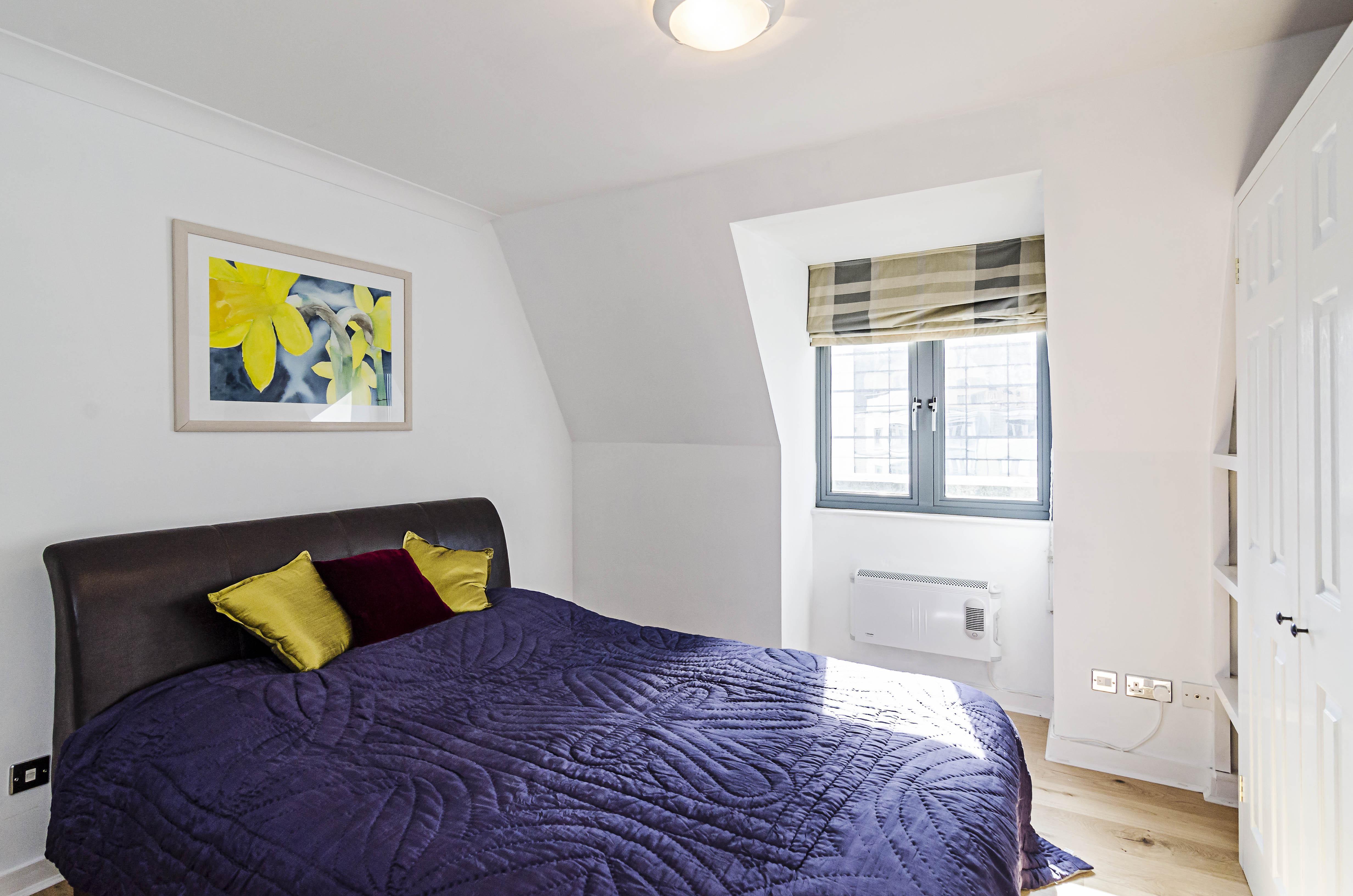 Flat Wormwood Street in City of London