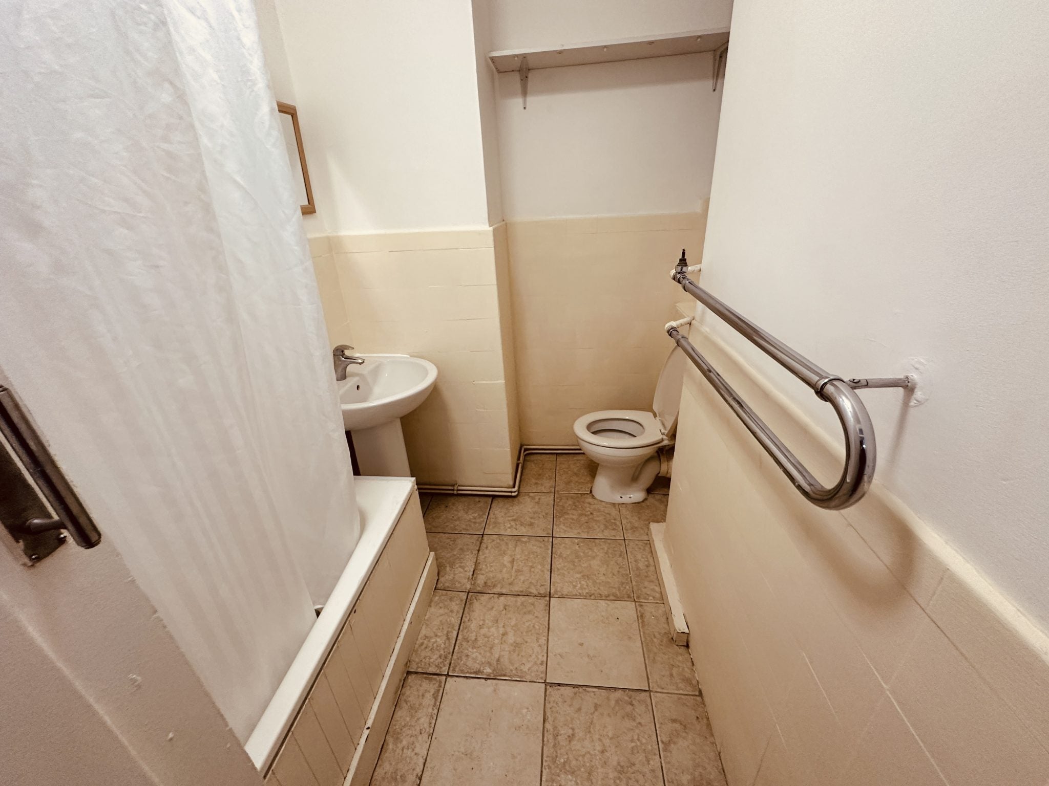 Flat Hatherley Grove in City of Westminster