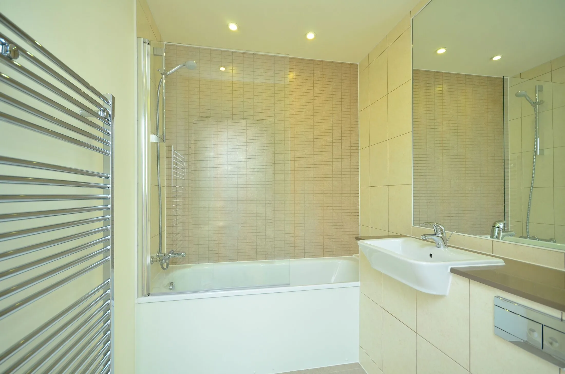 Flat Burdett Road in Greater London