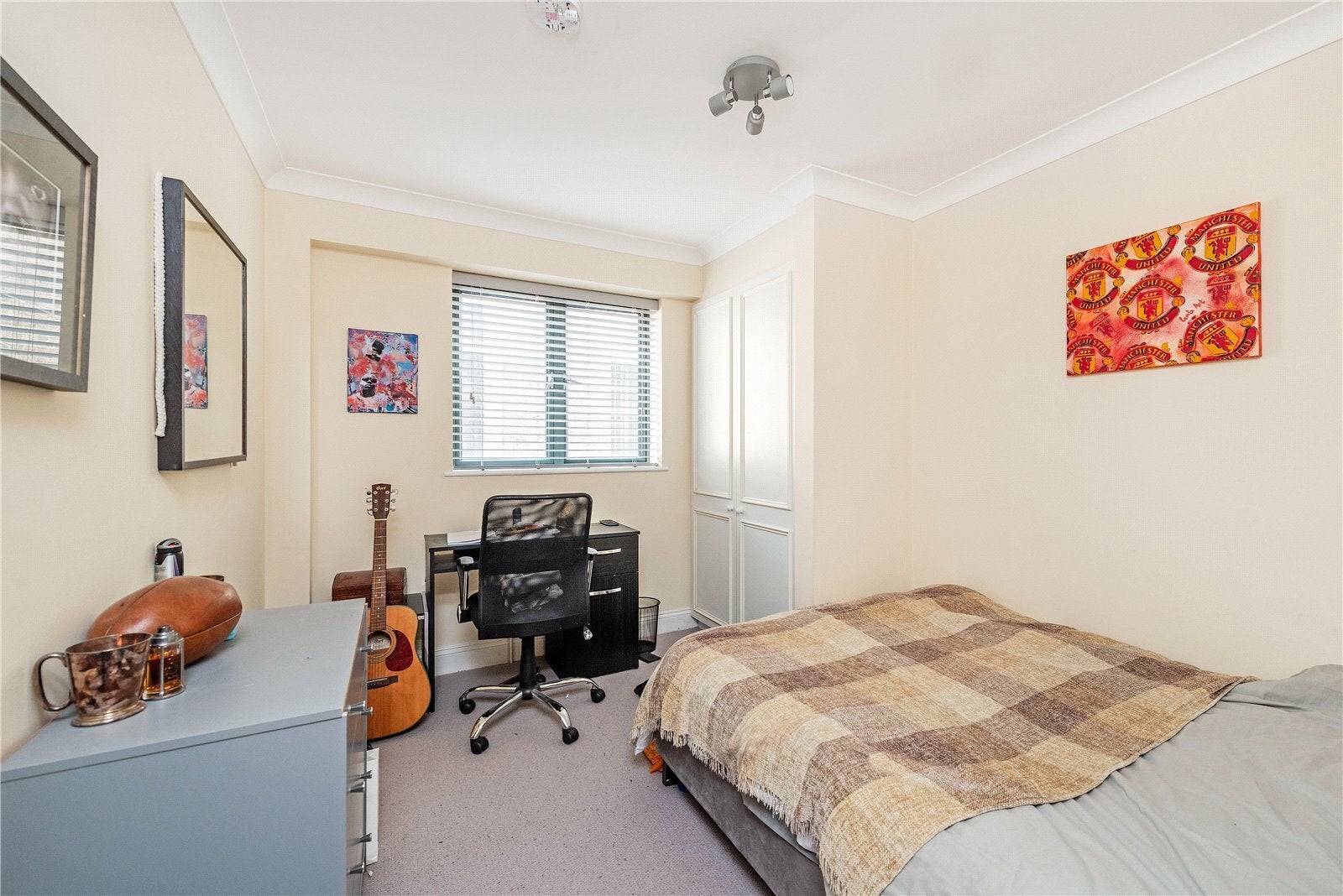 Flat Vauxhall Bridge Road in City of Westminster
