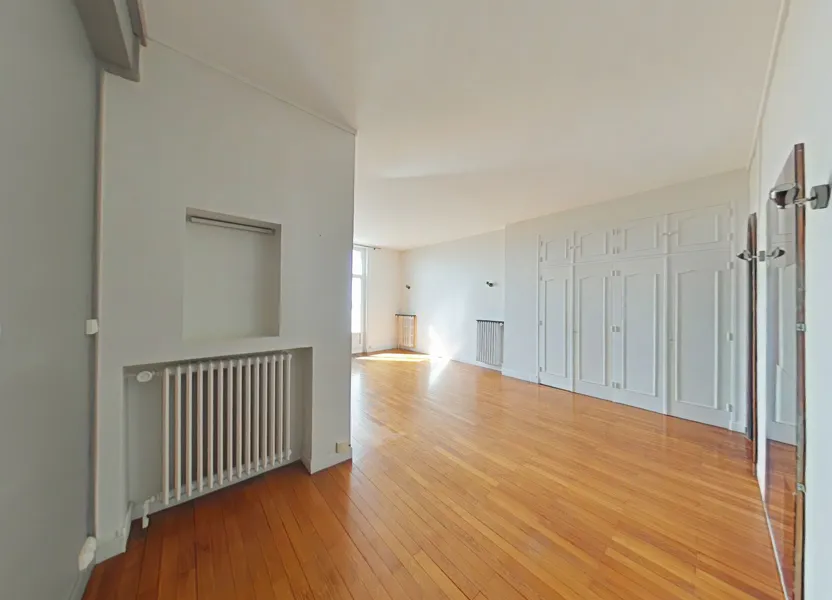 Flat Place Jean Jaurès in Romans-sur-Isère