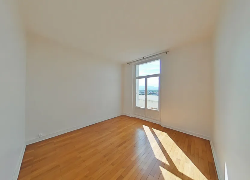 Flat Place Jean Jaurès in Romans-sur-Isère
