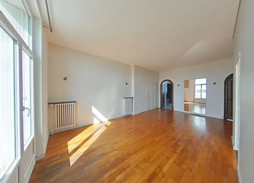 Flat Place Jean Jaurès in Romans-sur-Isère