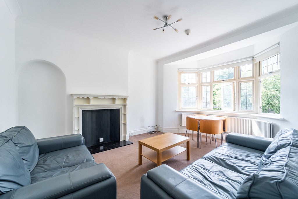 Flat West Heath Drive in Greater London