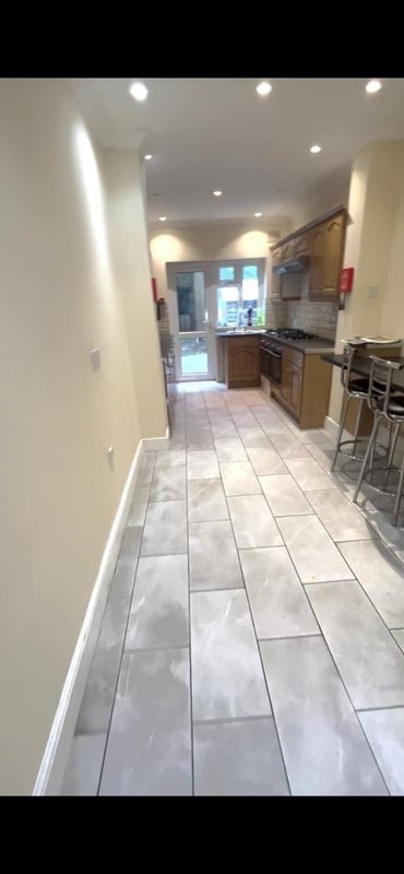 Room Oakington Manor Drive in Greater London