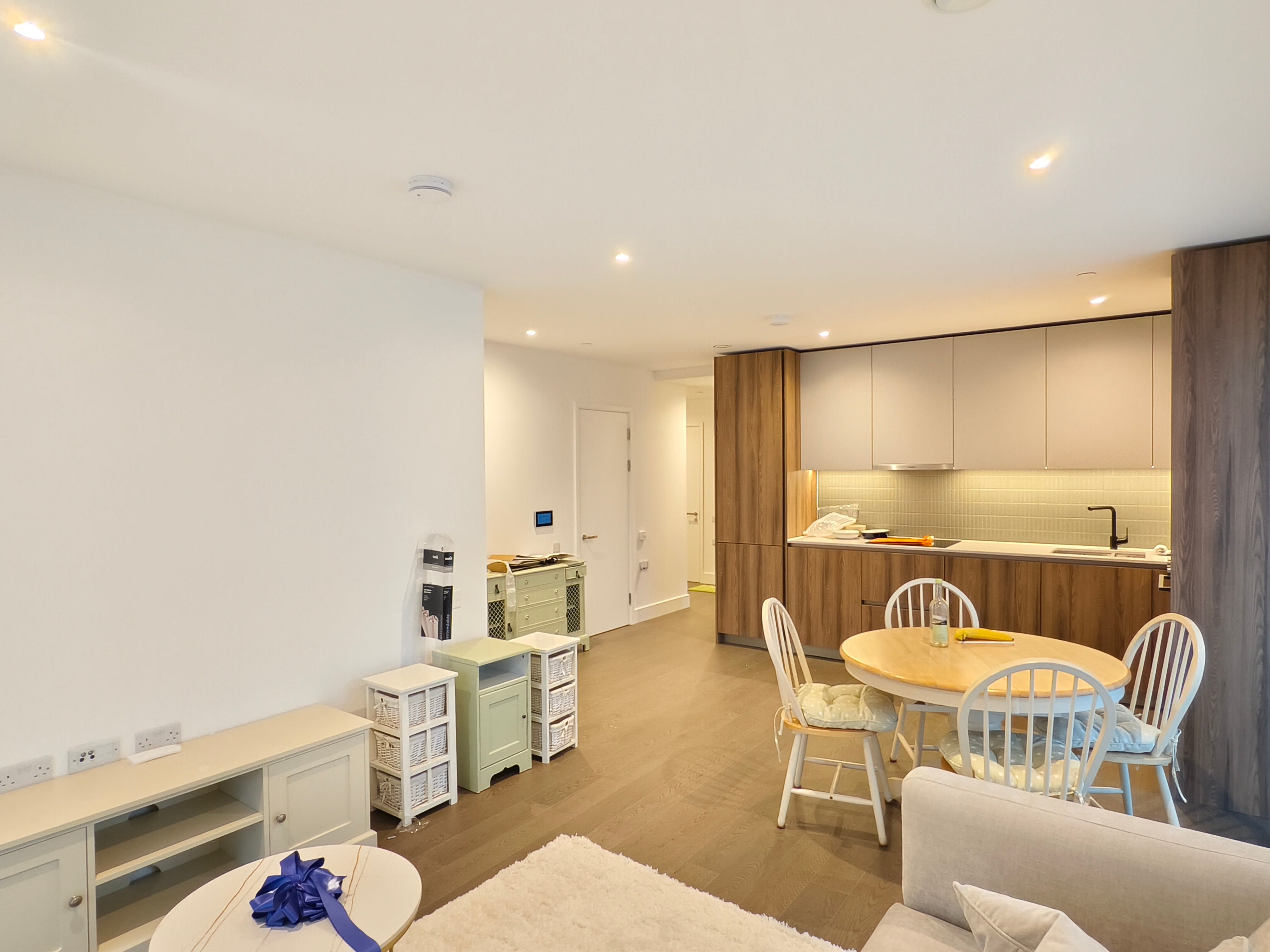 Flat Date Street in Greater London