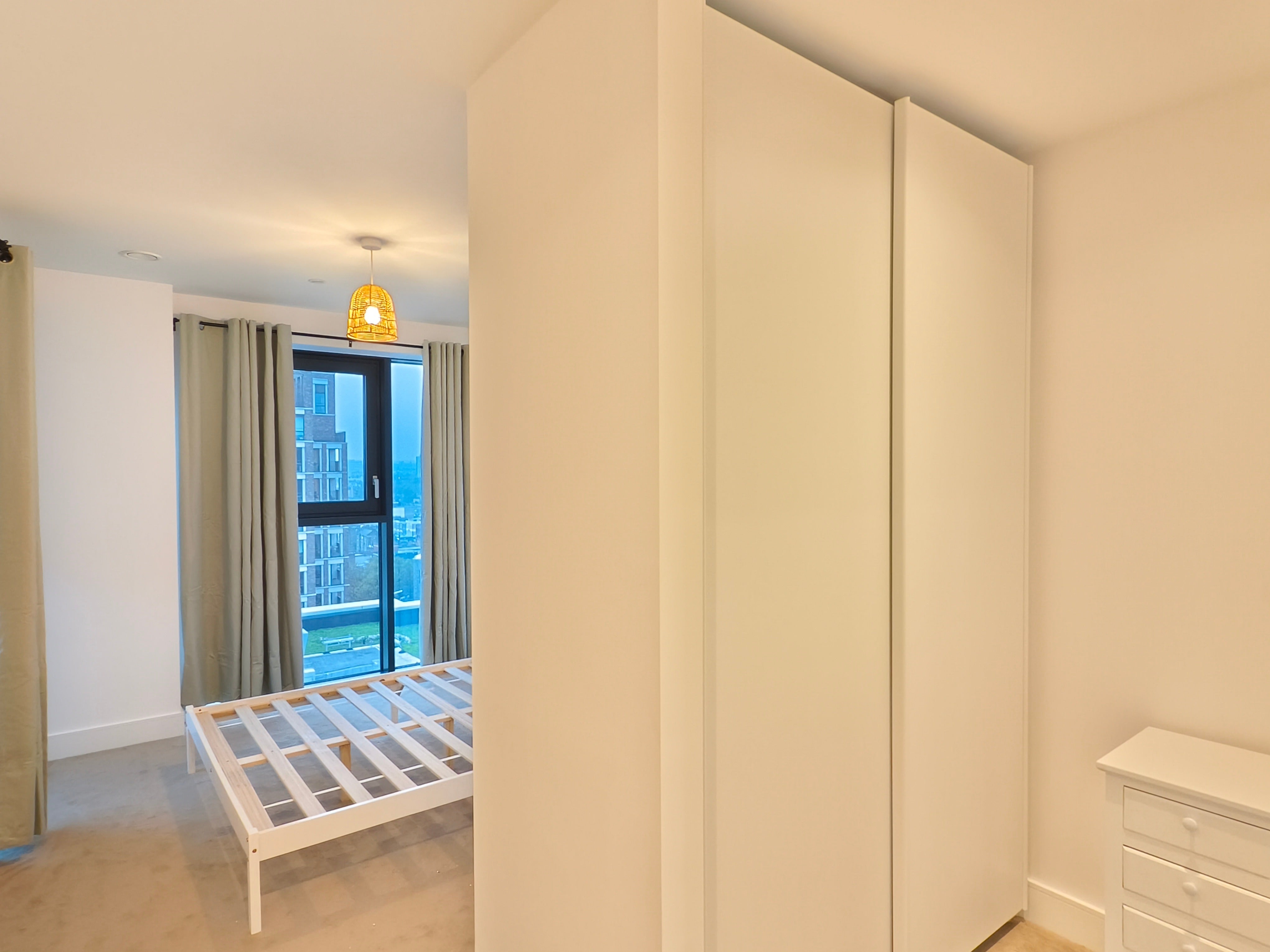 Flat Date Street in Greater London