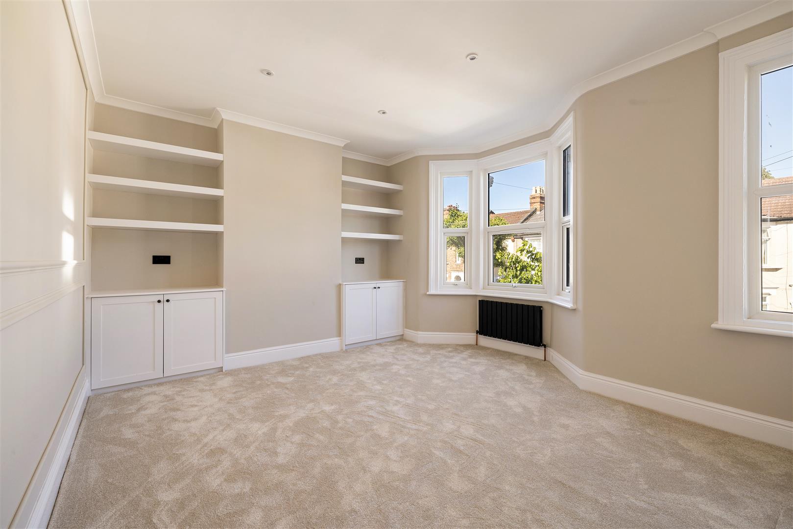 Flat Lansdowne Road in Greater London