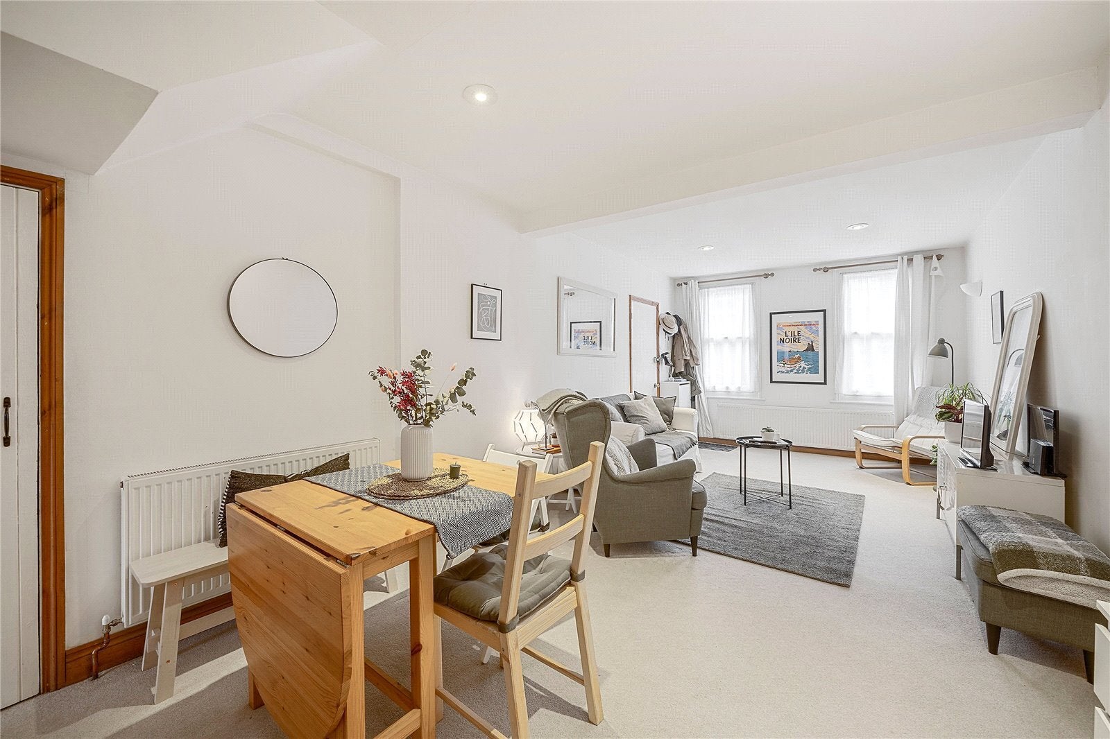 Flat Sandycombe Road in Greater London