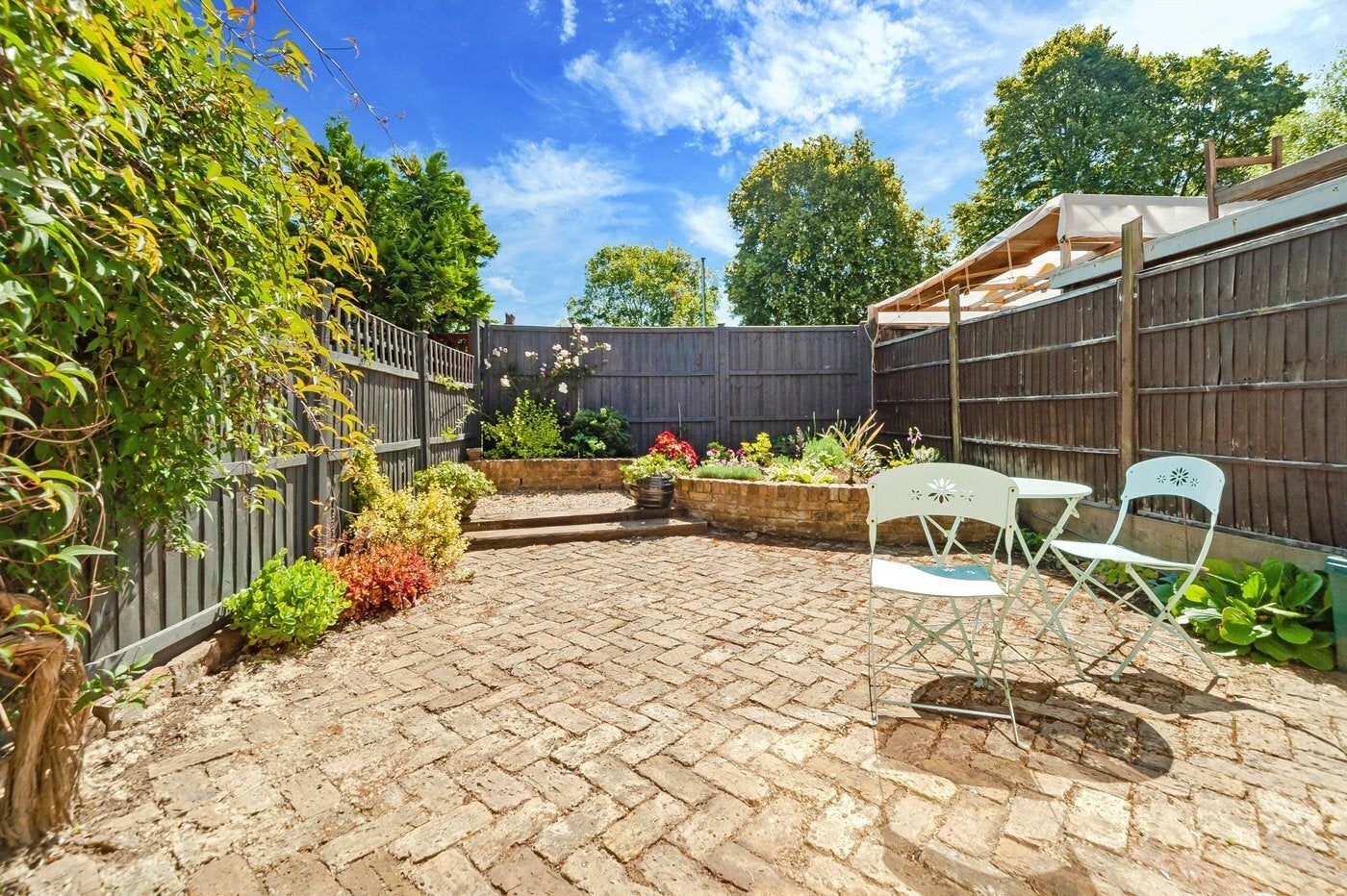 Flat Sandycombe Road in Greater London