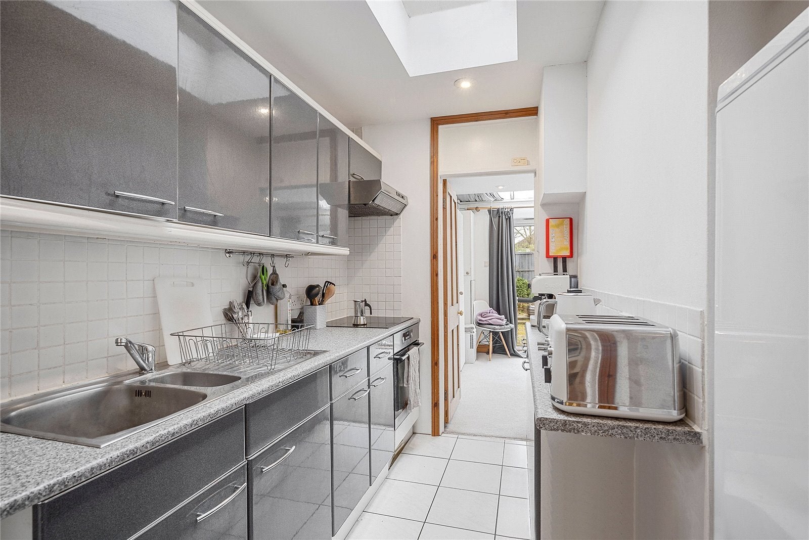 Flat Sandycombe Road in Greater London