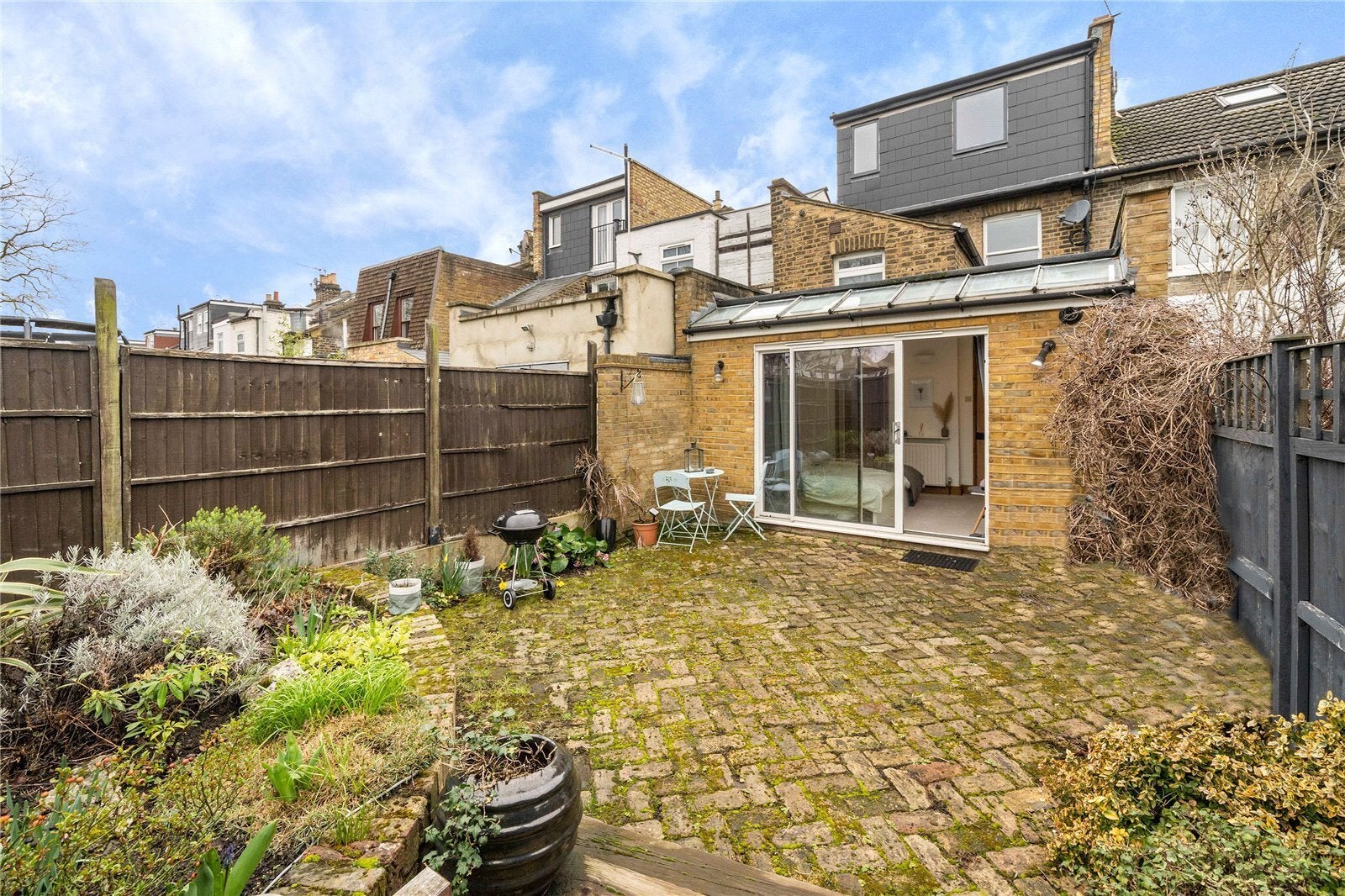 Flat Sandycombe Road in Greater London
