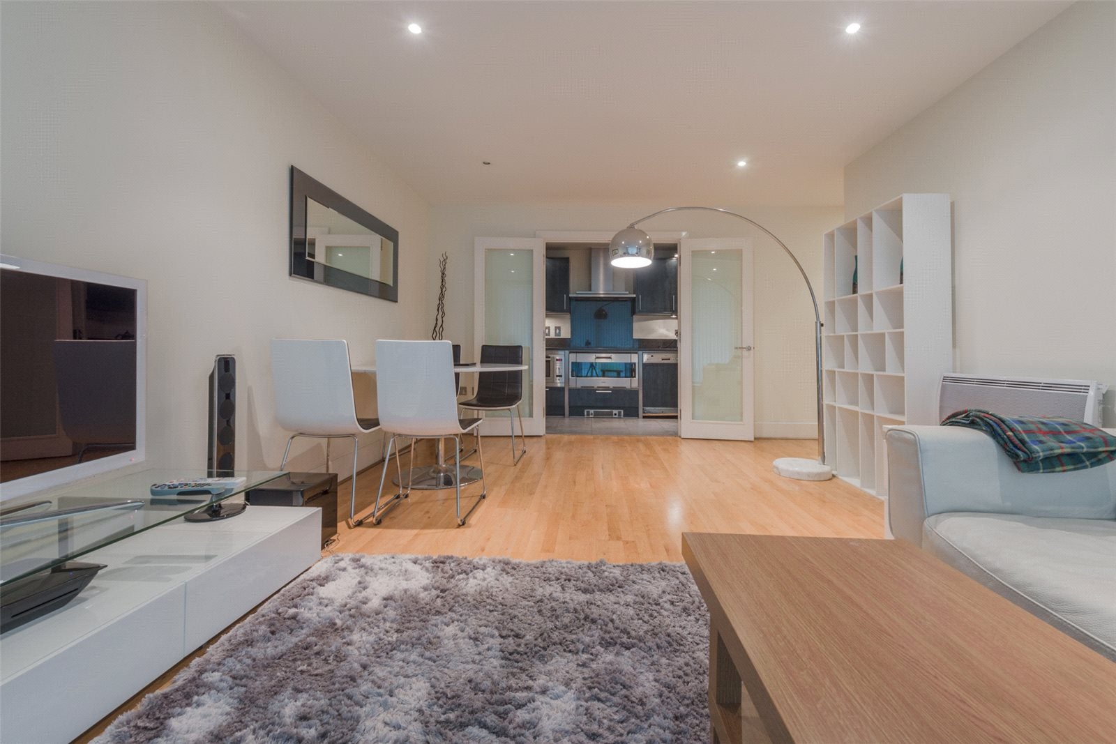 Flat Nine Elms Lane in Greater London