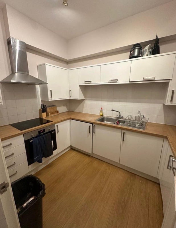 Room King's Road in Greater London
