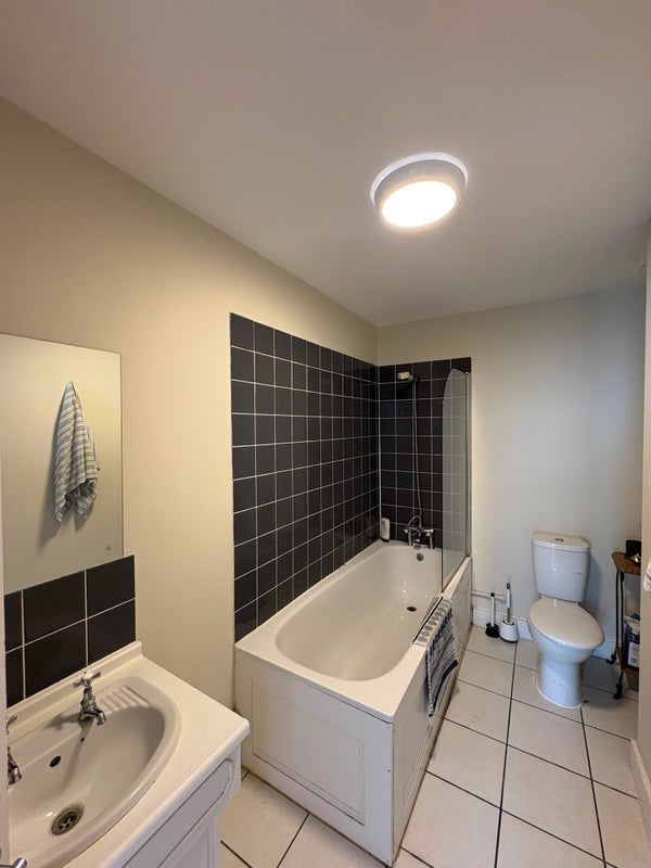 Room King's Road in Greater London