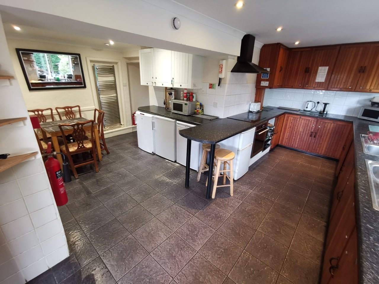 Room London Road in Surrey Heath