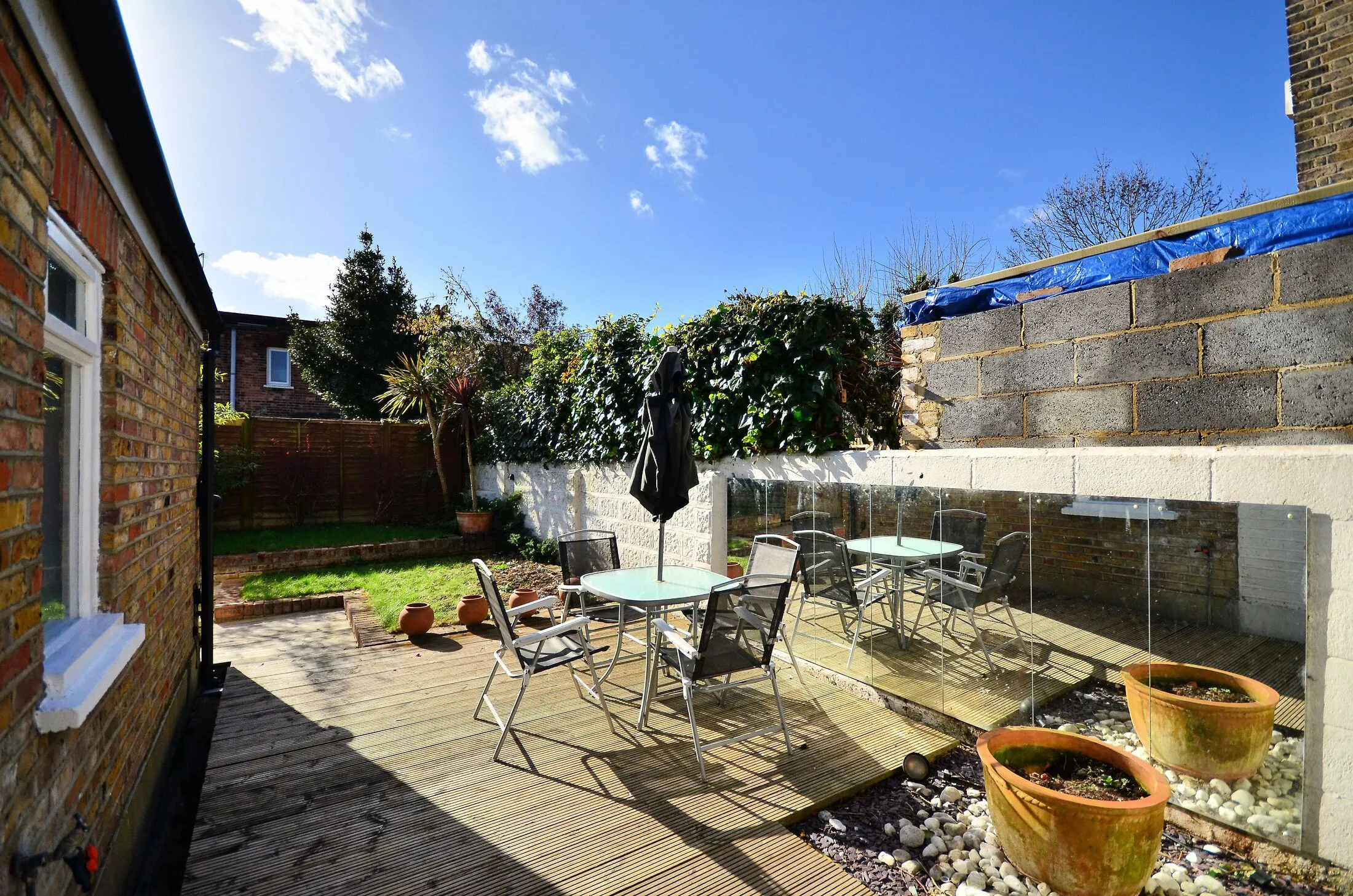 Flat Leythe Road in Greater London
