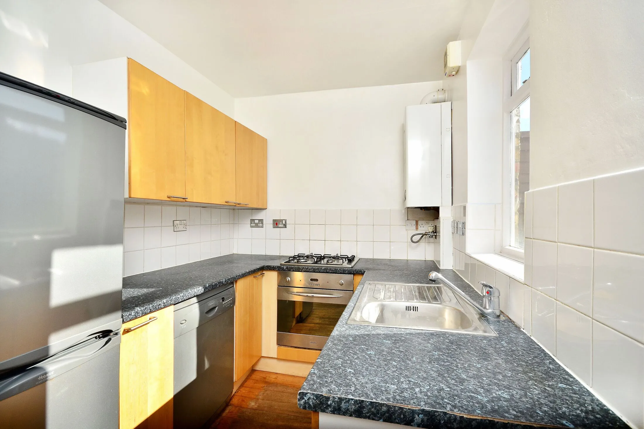 Flat Leythe Road in Greater London