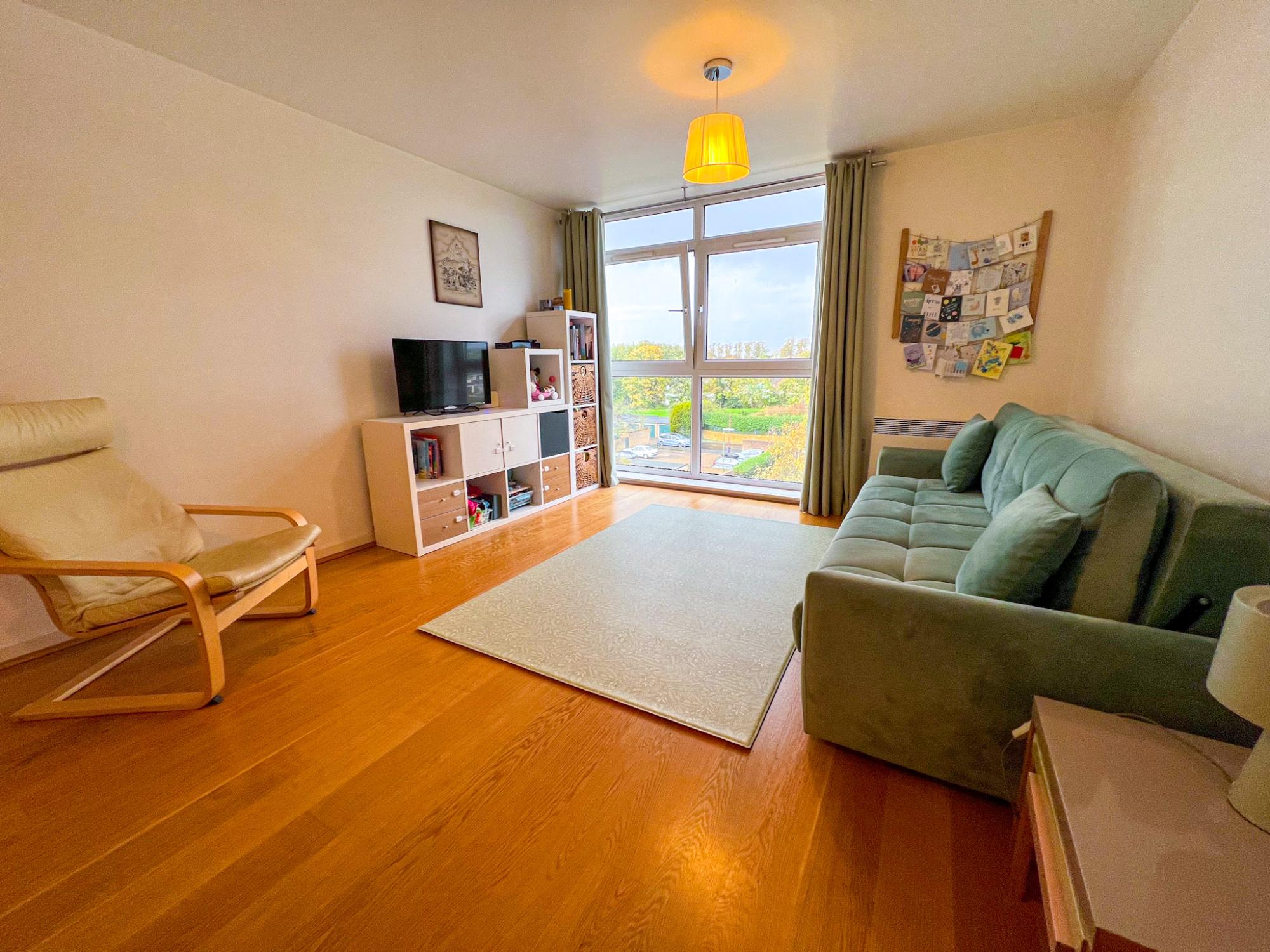 Flat Victoria Avenue in London