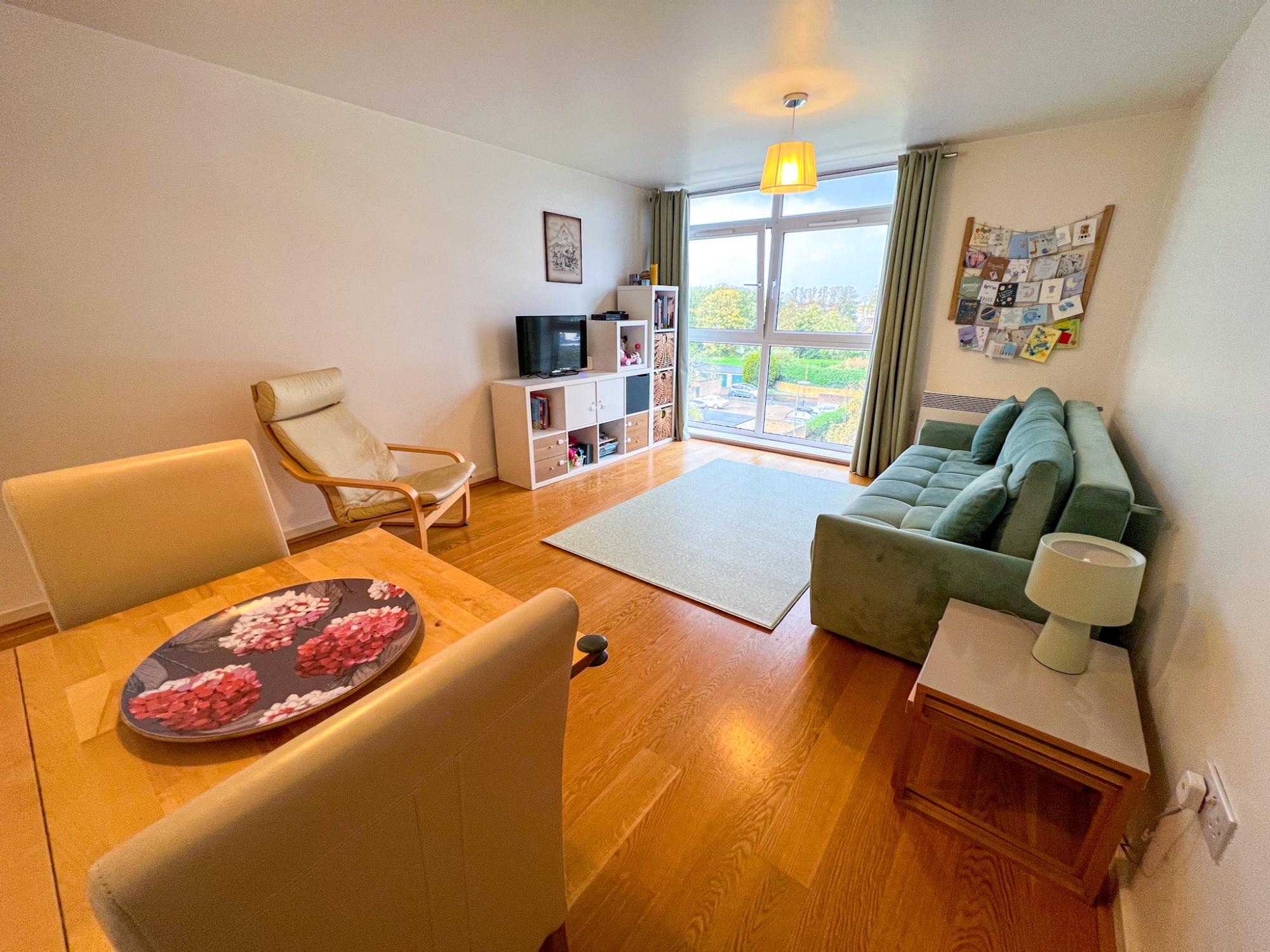 Flat Victoria Avenue in London