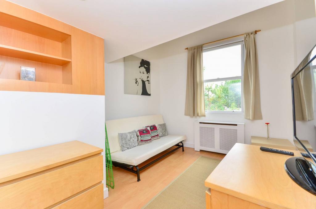 Flat West Cromwell Road in Greater London