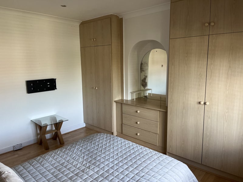 House Oak Avenue in Greater London