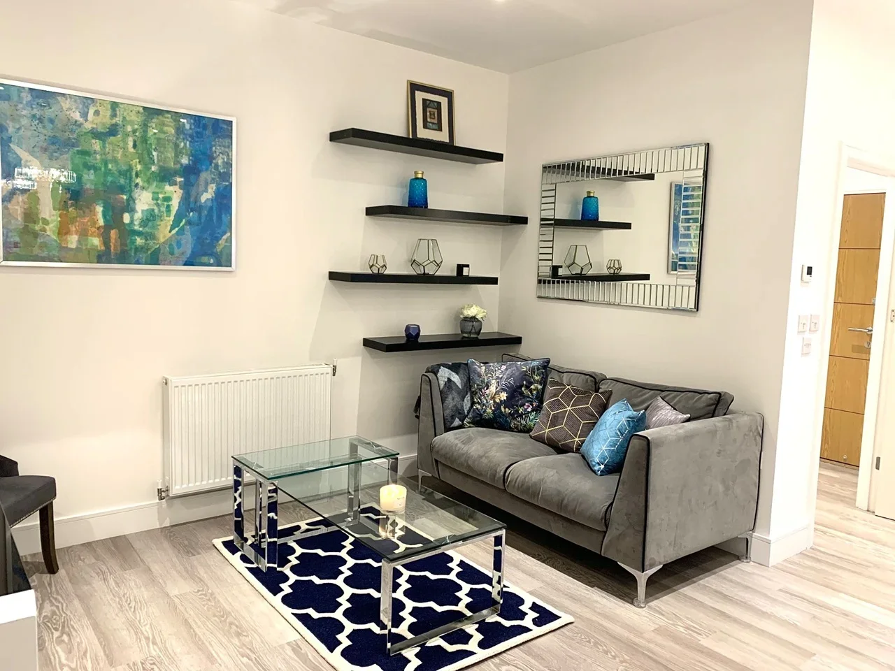 Flat Hartfield Road in Greater London