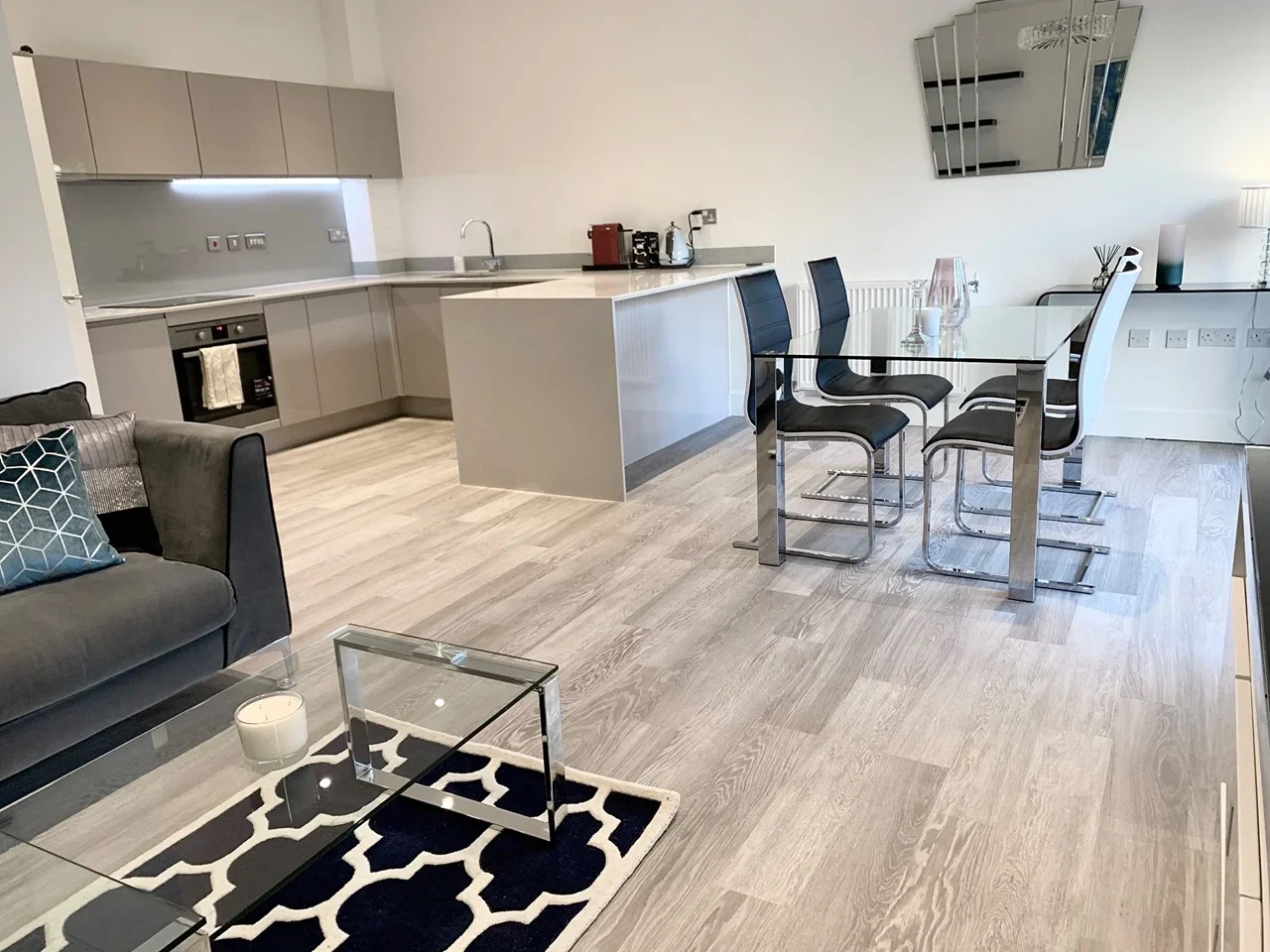 Flat Hartfield Road in Greater London