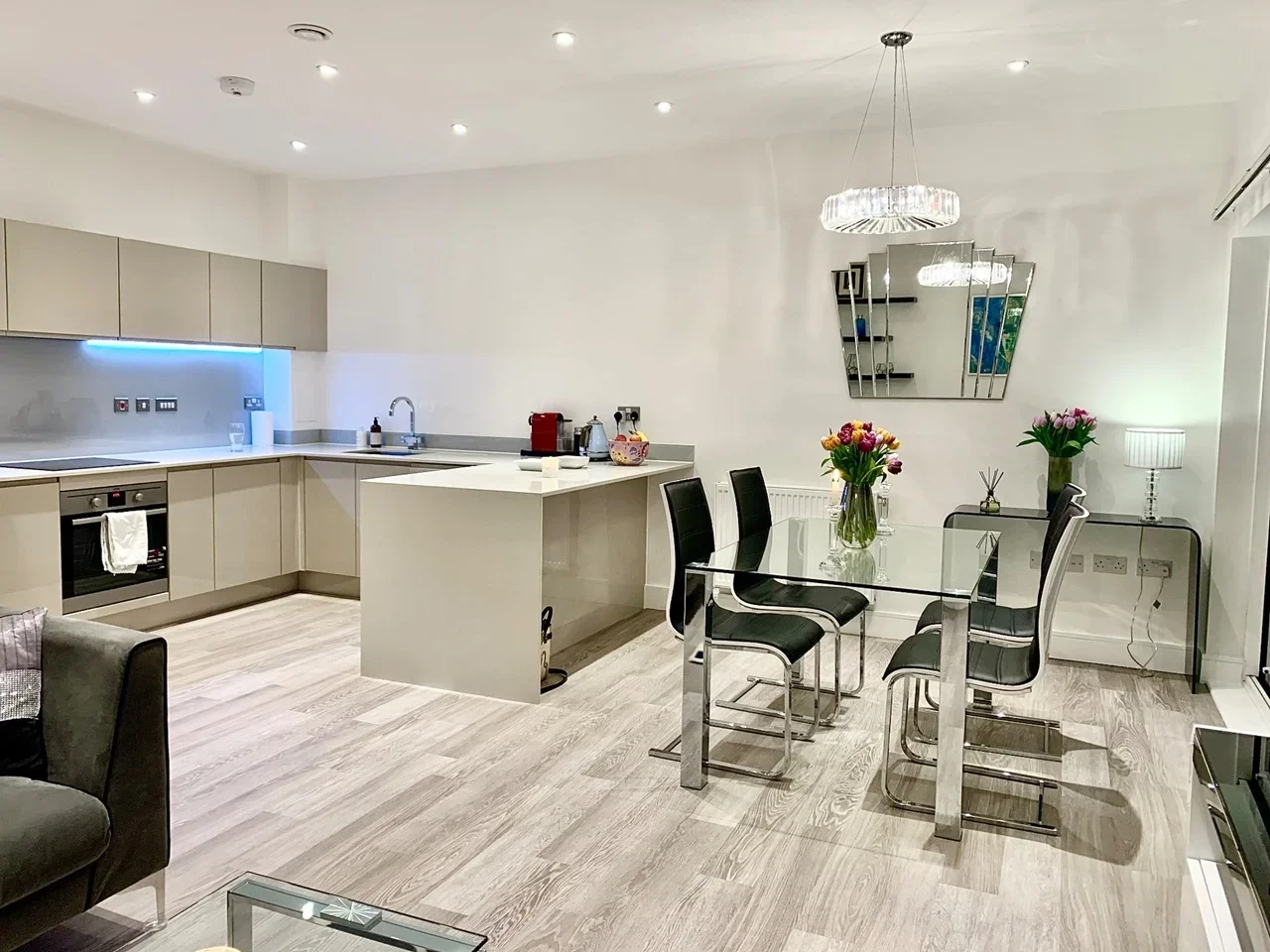 Flat Hartfield Road in Greater London