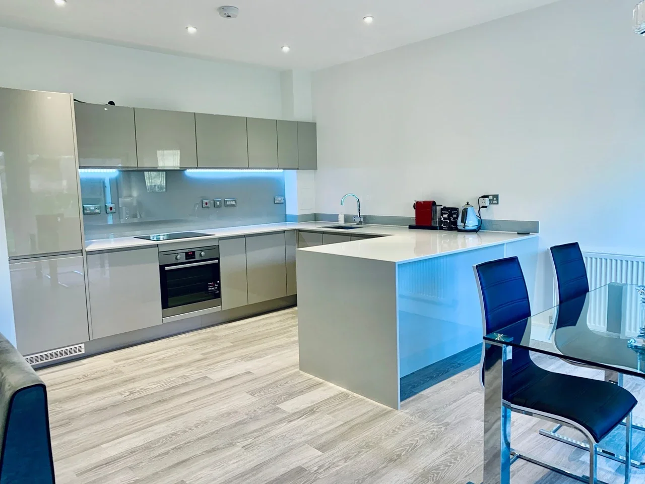 Flat Hartfield Road in Greater London