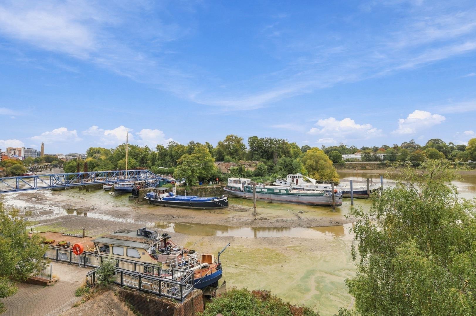 Flat Goat Wharf in Greater London