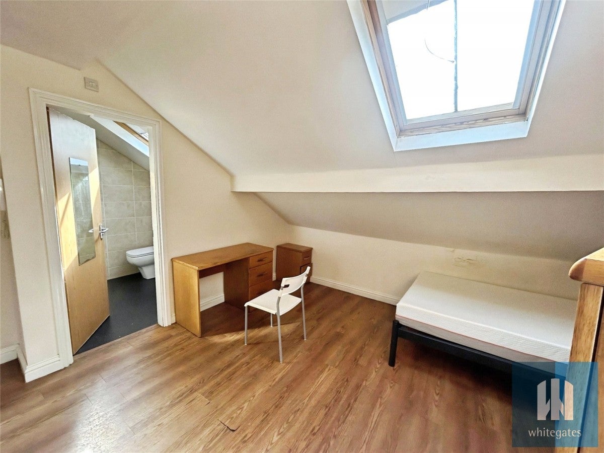 Flat Elmwood Close in Kirklees