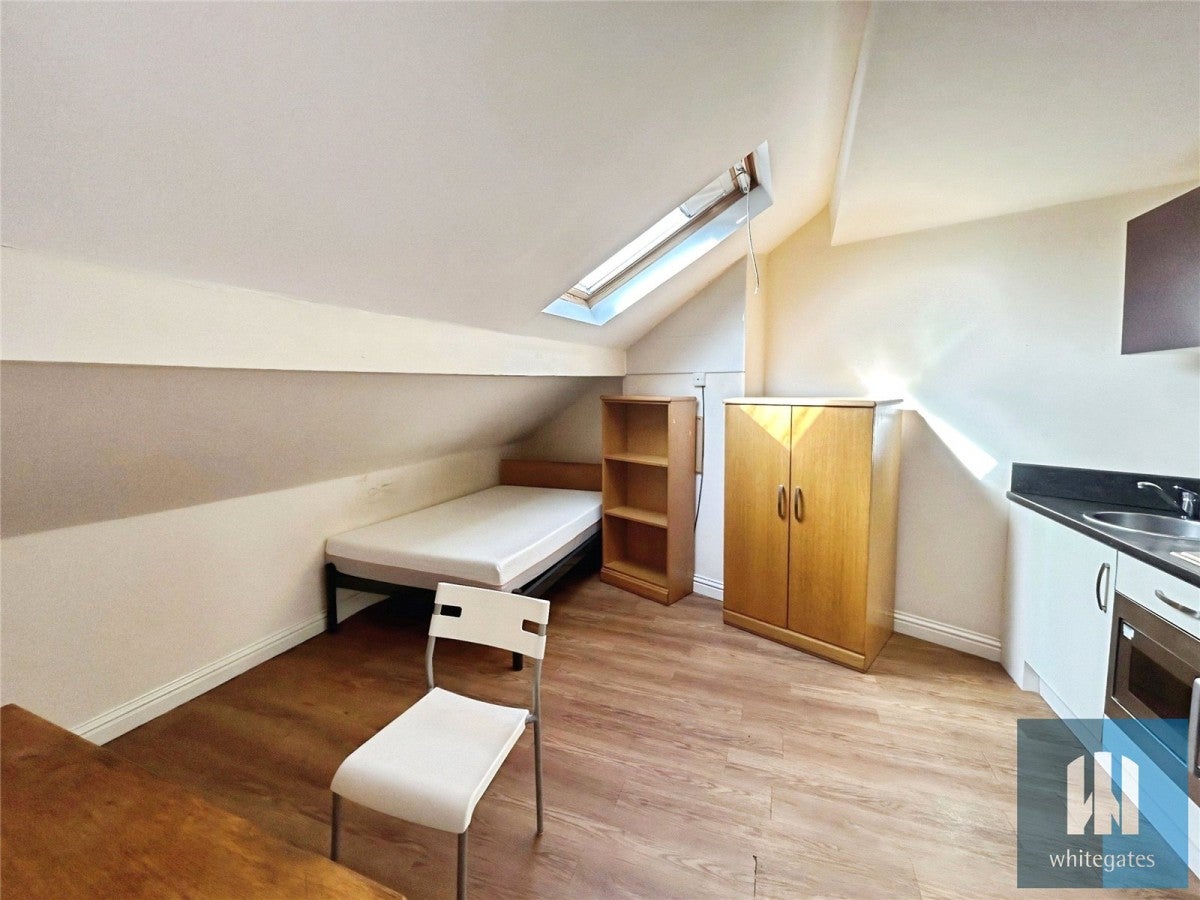 Flat Elmwood Close in Kirklees