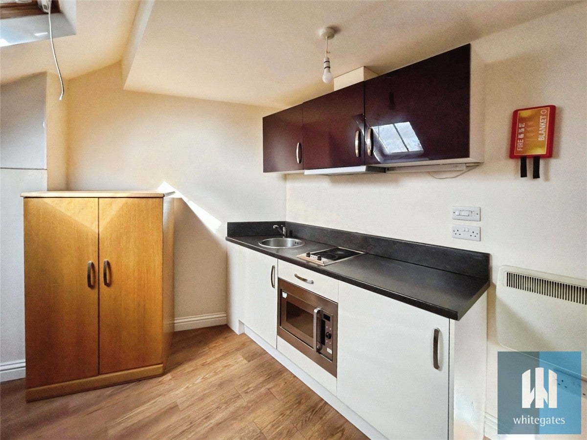 Flat Elmwood Close in Kirklees
